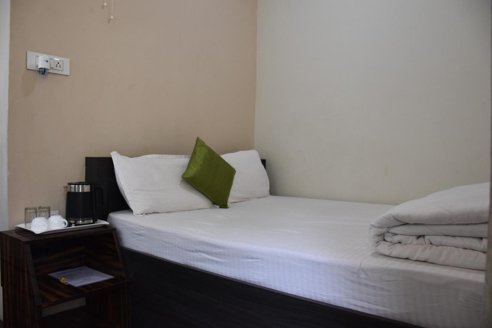 שילונג Rolyda Guest House מראה חיצוני תמונה